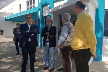 Román Rodríguez, vicepresidente del Gobierno de Canarias, durante la visita las instalaciones de Yrichen en Telde (Foto TA y Acfi Press)