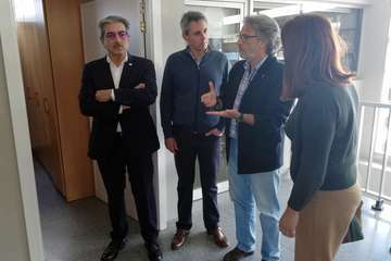 Román Rodríguez, vicepresidente del Gobierno de Canarias, durante la visita las instalaciones de Yrichen en Telde (Foto TA y Acfi Press)