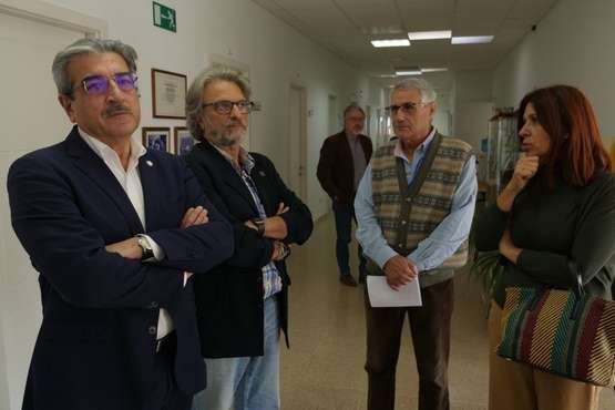 Román Rodríguez, vicepresidente del Gobierno de Canarias, durante la visita las instalaciones de Yrichen en Telde (Foto TA y Acfi Press)