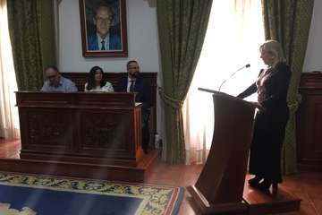 La investigadora Alejandra Sanjuan reclama en el Pleno de Telde un 