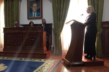 La investigadora Alejandra Sanjuan reclama en el Pleno de Telde un 