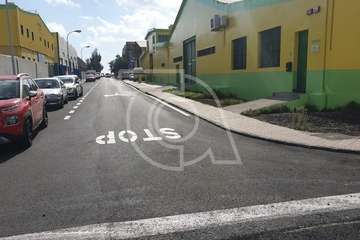 El alquitrán cambia la faz de 18 calles de la zona industrial de Salinetas (Foto TA)