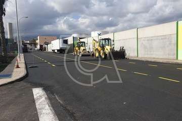 El alquitrán cambia la faz de 18 calles de la zona industrial de Salinetas (Foto TA)