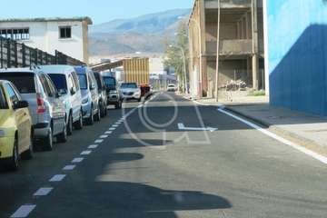 El alquitrán cambia la faz de 18 calles de la zona industrial de Salinetas (Foto TA)