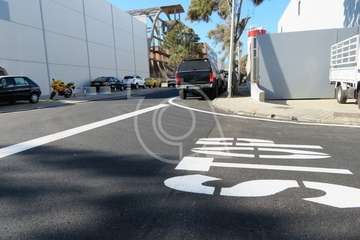 El alquitrán cambia la faz de 18 calles de la zona industrial de Salinetas (Foto TA)