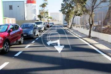 El alquitrán cambia la faz de 18 calles de la zona industrial de Salinetas (Foto TA)