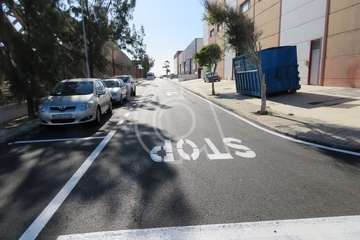 El alquitrán cambia la faz de 18 calles de la zona industrial de Salinetas (Foto TA)