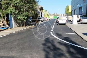 El alquitrán cambia la faz de 18 calles de la zona industrial de Salinetas (Foto TA)