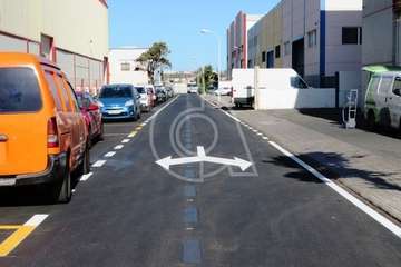 El alquitrán cambia la faz de 18 calles de la zona industrial de Salinetas (Foto TA)