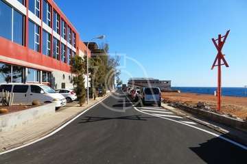 El alquitrán cambia la faz de 18 calles de la zona industrial de Salinetas (Foto TA)