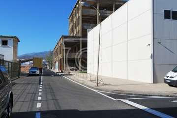 El alquitrán cambia la faz de 18 calles de la zona industrial de Salinetas (Foto TA)