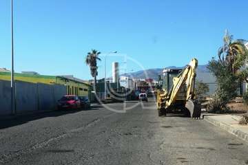 El alquitrán cambia la faz de 18 calles de la zona industrial de Salinetas (Foto TA)
