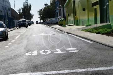 El alquitrán cambia la faz de 18 calles de la zona industrial de Salinetas (Foto TA)