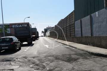 El alquitrán cambia la faz de 18 calles de la zona industrial de Salinetas (Foto TA)