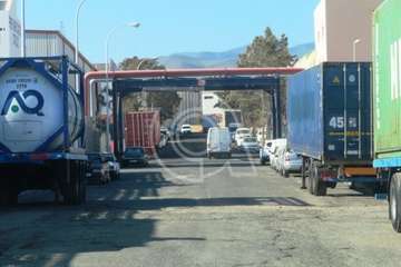 El alquitrán cambia la faz de 18 calles de la zona industrial de Salinetas (Foto TA)