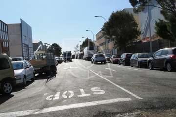 El alquitrán cambia la faz de 18 calles de la zona industrial de Salinetas (Foto TA)