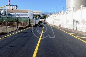 El alquitrán cambia la faz de 18 calles de la zona industrial de Salinetas (Foto TA)