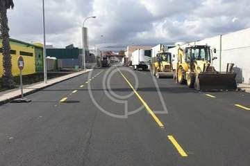 El alquitrán cambia la faz de 18 calles de la zona industrial de Salinetas (Foto TA)