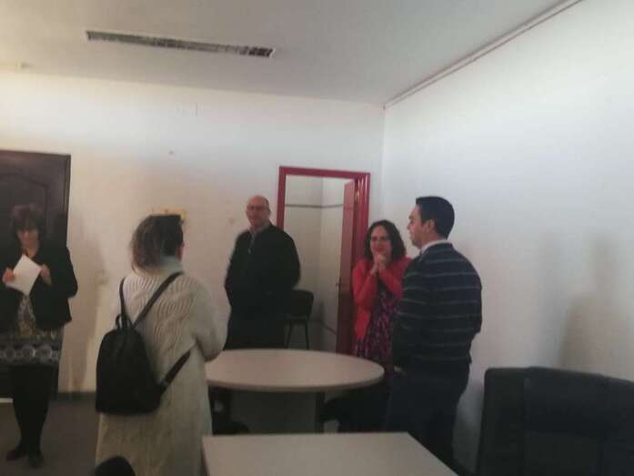 Momento de la visita del concejal a una de las oficinas de los grupos políticos (Foto TA)