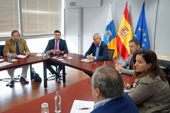 Reunión a cuatro bandas en la capital grancanaria para mejora el tráfico en la GC-1 (Foto Acfi Press y TA))