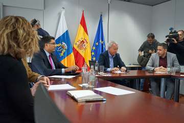 Reunión a cuatro bandas en la capital grancanaria para mejora el tráfico en la GC-1 (Foto Acfi Press y TA))