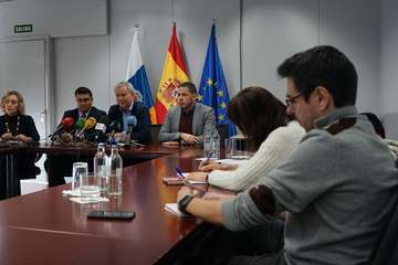 Reunión a cuatro bandas en la capital grancanaria para mejora el tráfico en la GC-1 (Foto Acfi Press y TA))