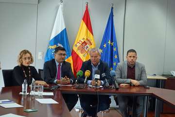 Reunión a cuatro bandas en la capital grancanaria para mejora el tráfico en la GC-1 (Foto Acfi Press y TA))