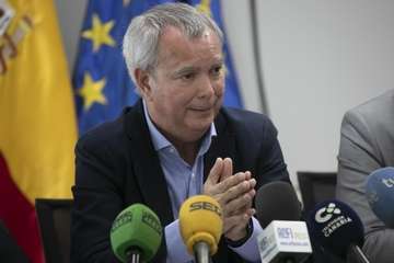 Reunión a cuatro bandas en la capital grancanaria para mejora el tráfico en la GC-1 (Foto Acfi Press y TA))