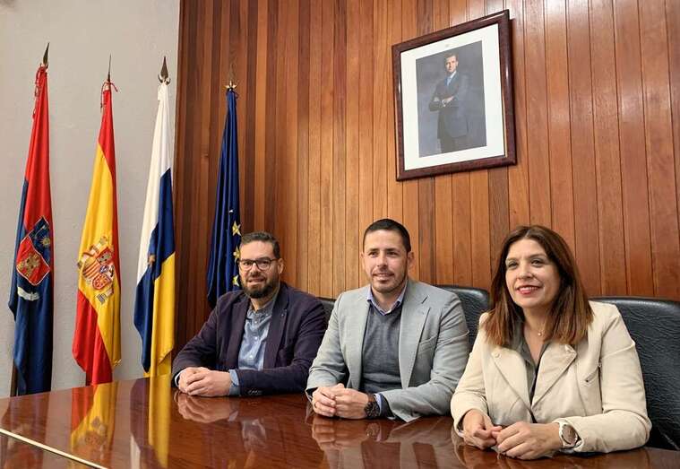 Diego Ojeda, Héctor Suárez y Carmen Hernández, este mediodía anunciando la reapertura de las escuelas infantiles (Foto Daniel Ojeda))