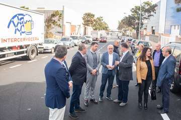 El Cabildo comprueba las obras en el polígono de Cruz de La Gallina y Salinetas (Foto TA)