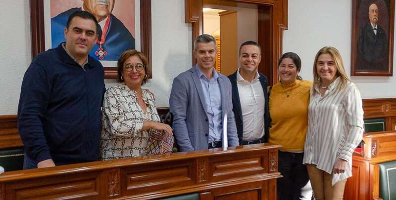 Los seis ediles del PSOE en el Pleno ordinario de enero (Foto TA)