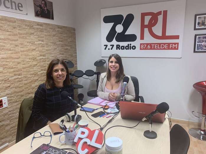 Carmen Hernández, diputada regional y vicealcaldesa de Telde, en los estudios de PCL Radio (Foto TA)