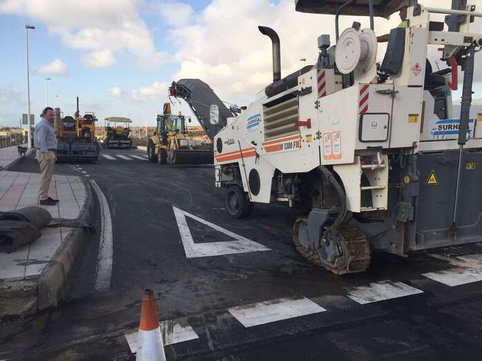Imagen de archivo de unas obras de asfaltado en la costa de Telde (Foto TA)