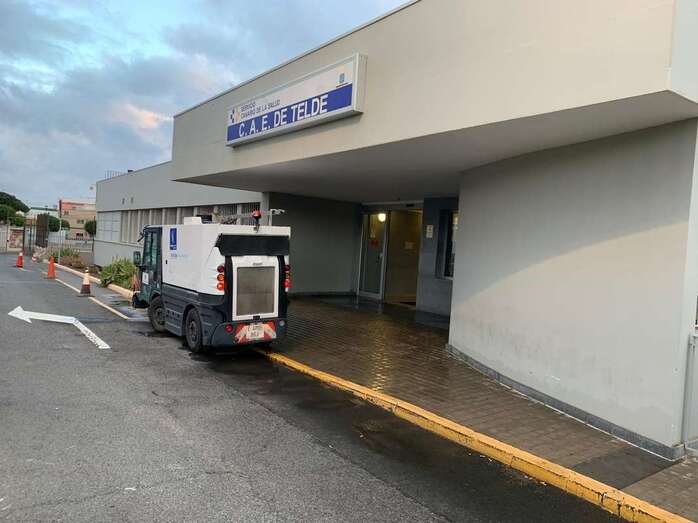 Una hidrolimpiadora actuando en el CAE de El Calero (Foto TA)