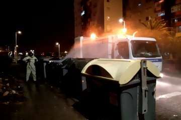 Reparación, limpieza y desinfección de contenedores en Telde (Foto TA)