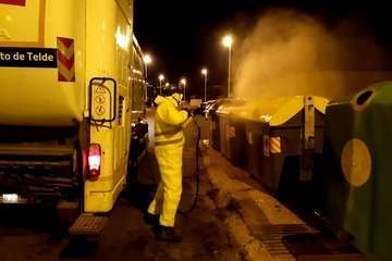 Reparación, limpieza y desinfección de contenedores en Telde (Foto TA)