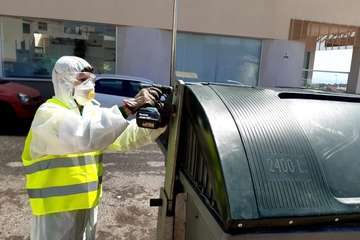 Reparación, limpieza y desinfección de contenedores en Telde (Foto TA)