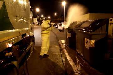 Reparación, limpieza y desinfección de contenedores en Telde (Foto TA)