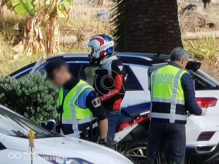 Control de la Policía Local en la Avenida del Cabildo (Foto TA)