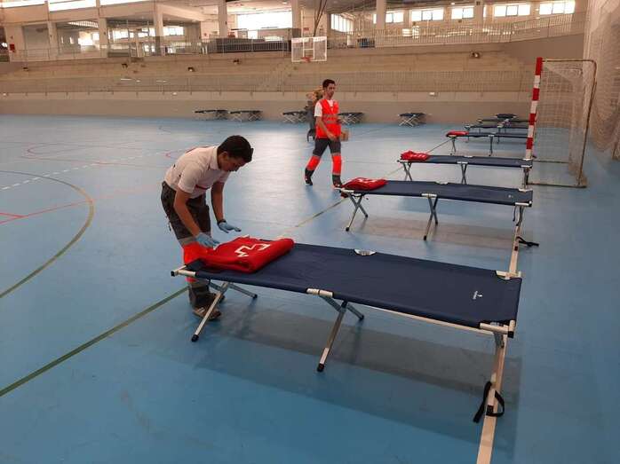 El albergue está instalado en el Pabellón Juan Carlos Hernández de Jinámar (Foto TA)