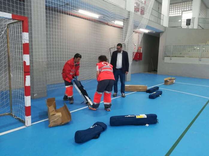 Habilitación del pabellón deportivo de Jinámar como albergue municipal para los sintecho (Foto TA)