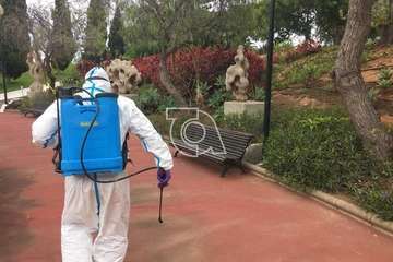 Parques desinfecta y pone a punto los recintos verdes de Telde de cara a su reapertura parcial (Foto TA)