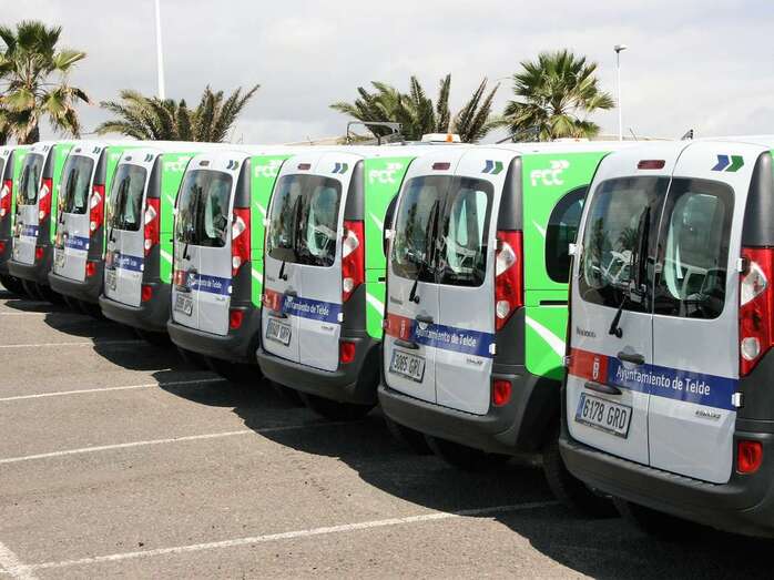 Vehículos de FCC en Telde (Foto TA)
