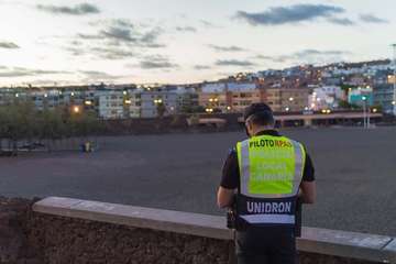  Los drones toman el cielo de Melenara para controlar el confinamiento (Foto Antonio Rico)
