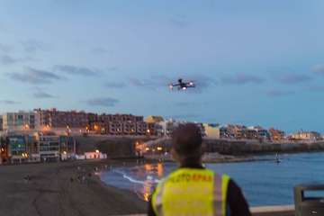  Los drones toman el cielo de Melenara para controlar el confinamiento (Foto Antonio Rico)