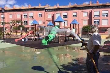 Telde intensifica las labores de desinfección y limpieza en barrios del municipio (Foto TA)