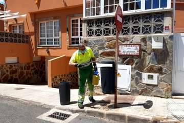 Telde intensifica las labores de desinfección y limpieza en barrios del municipio (Foto TA)