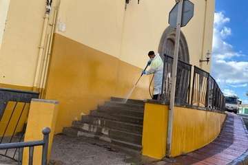Telde intensifica las labores de desinfección y limpieza en barrios del municipio (Foto TA)