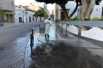 Telde intensifica las labores de desinfección y limpieza en barrios del municipio (Foto TA)