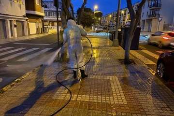 Telde intensifica las labores de desinfección y limpieza en barrios del municipio (Foto TA)